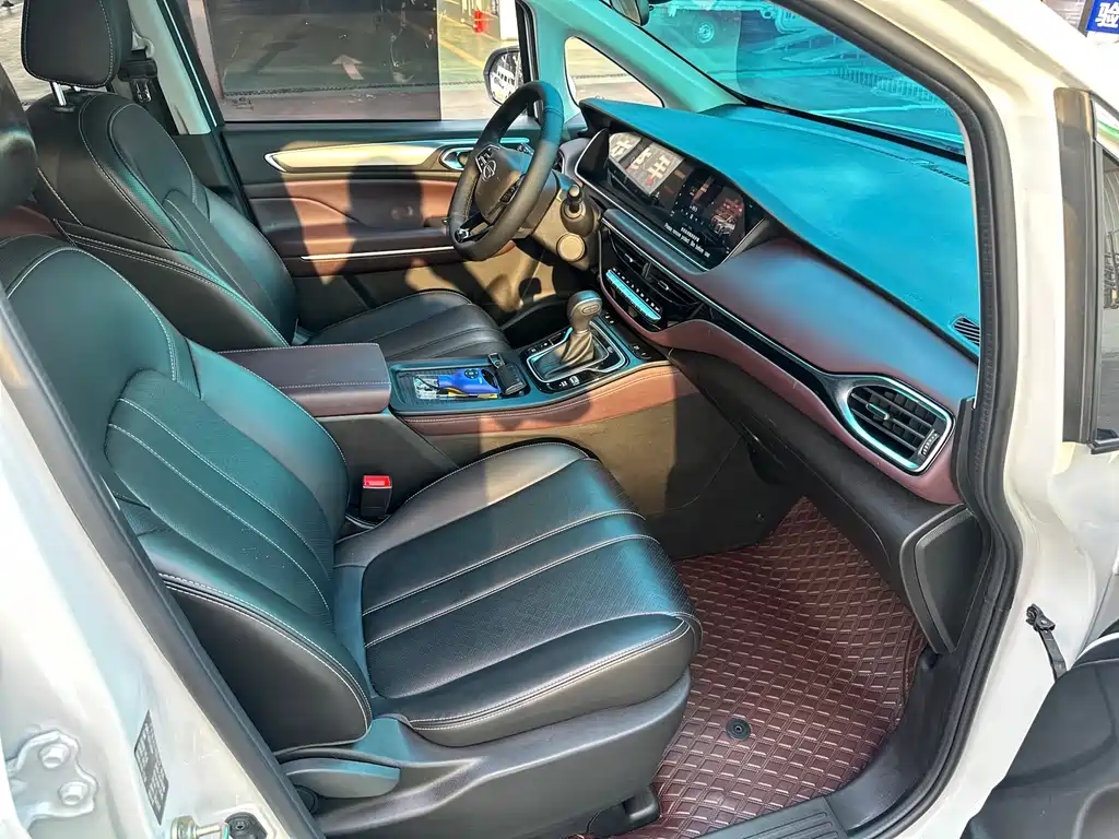 GAC Trumpchi M6 2023 — фото 18