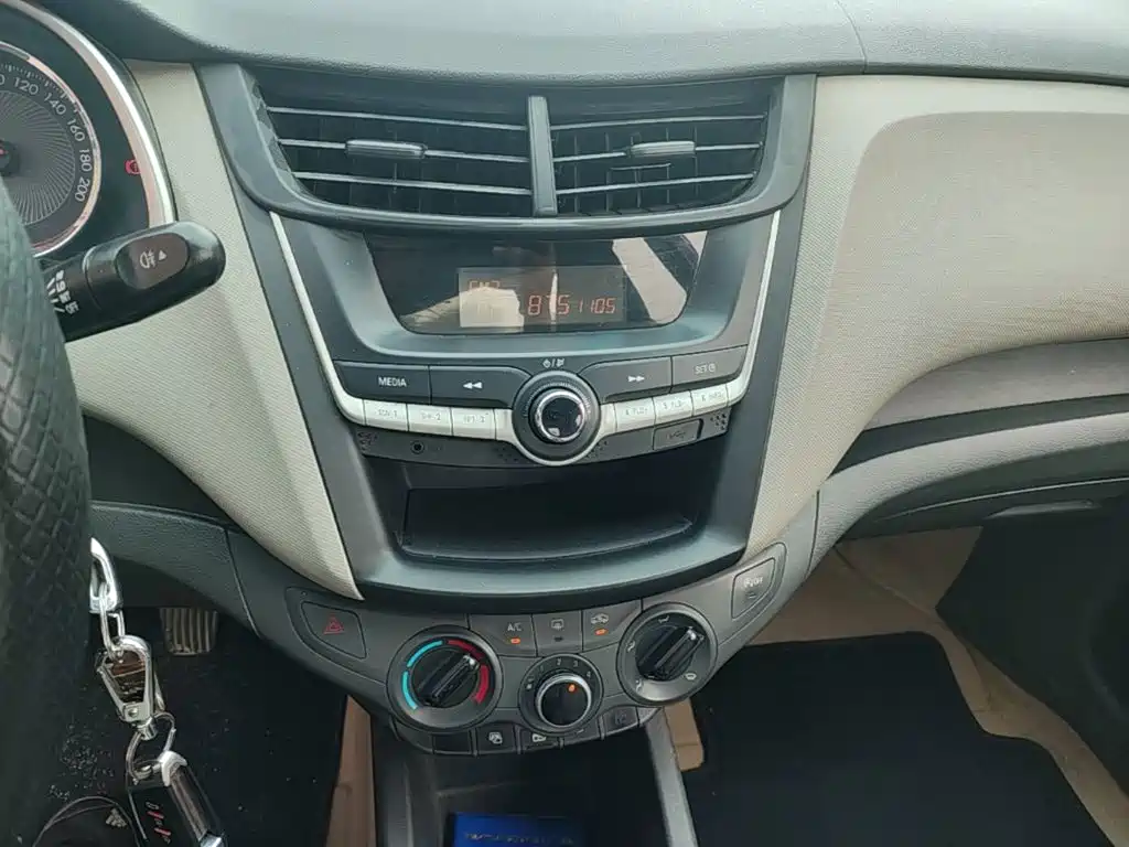 Chevrolet Sail 2015 — фото 13