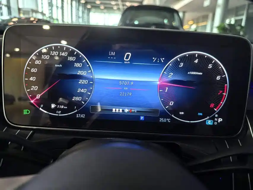 Mercedes-Benz C-Class 2023 — фото 6