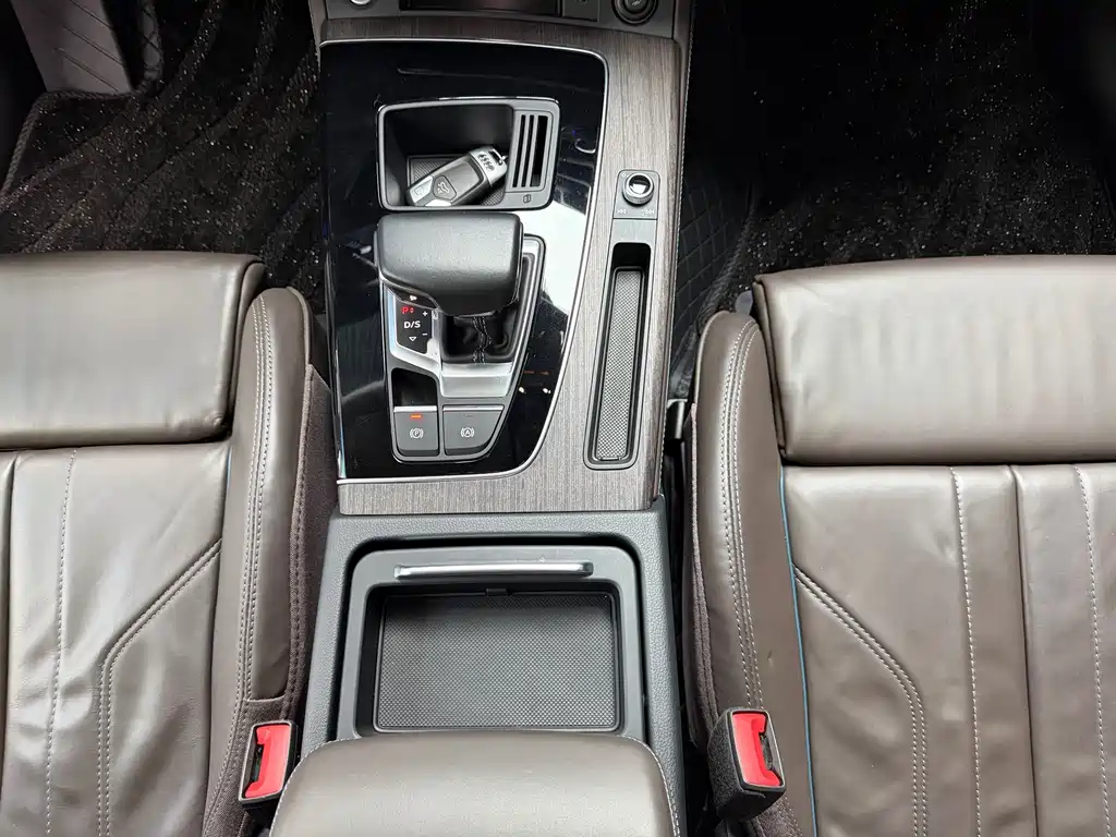 Audi Q5L 2023 — фото 12