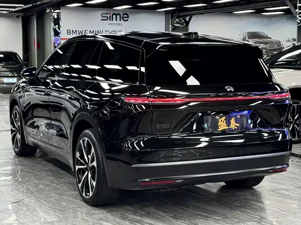 NIO ES8 2024