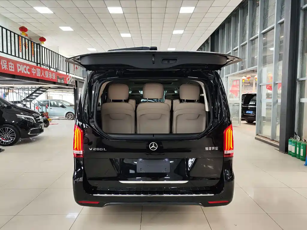 Mercedes-Benz V-Class 2021 — фото 25