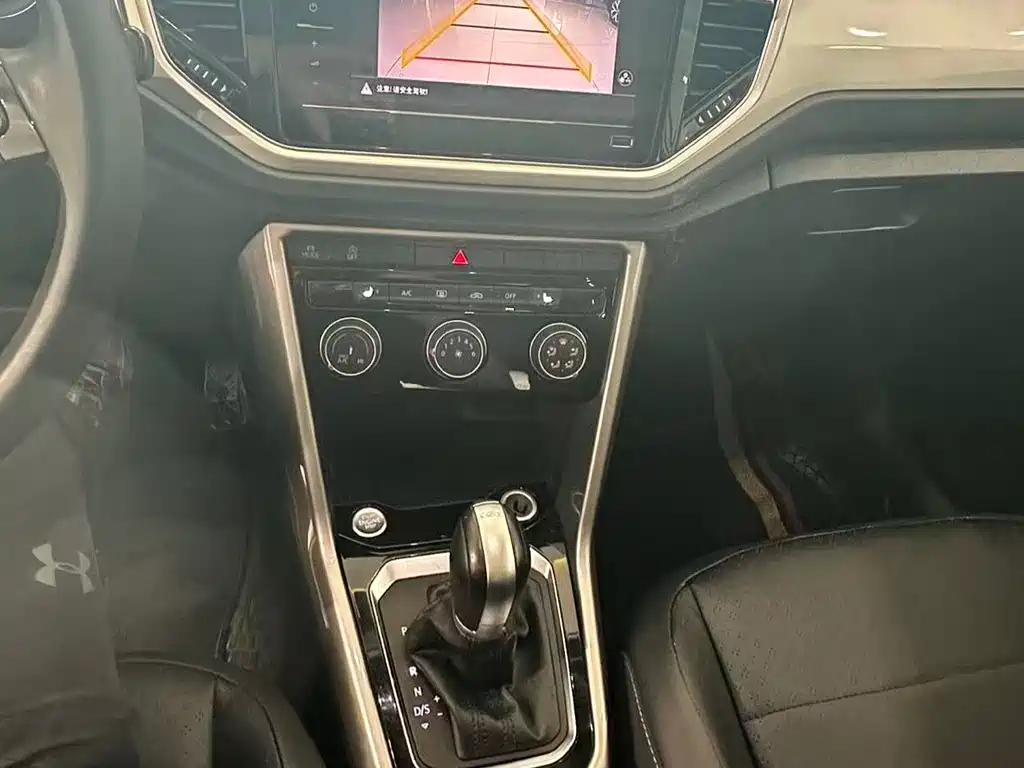 Volkswagen T-Roc 2023 — фото 12