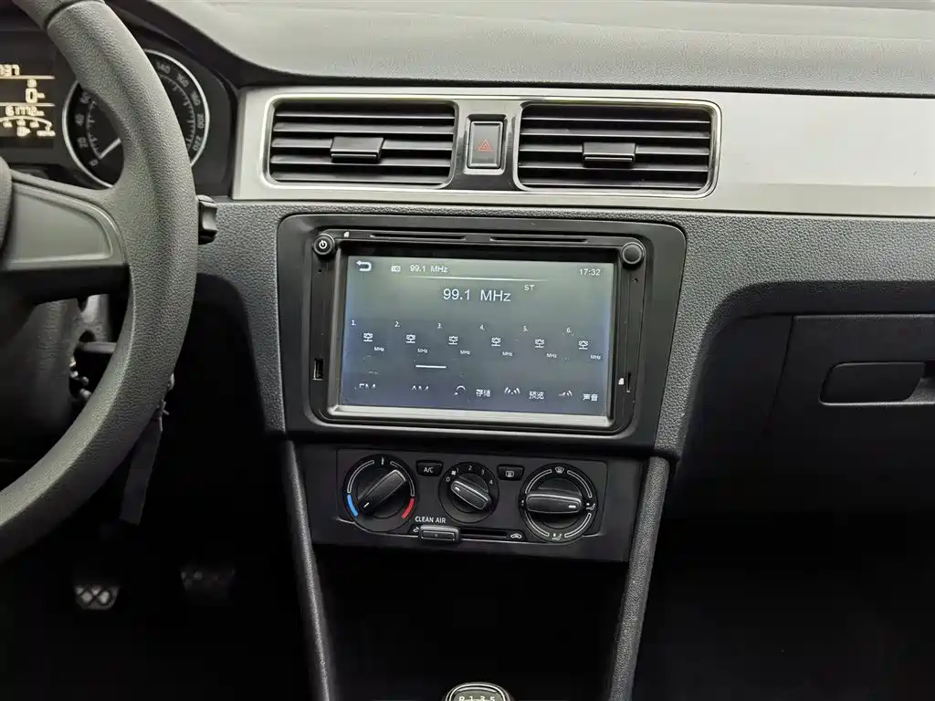 Skoda Rapid Spaceback 2016 — фото 12