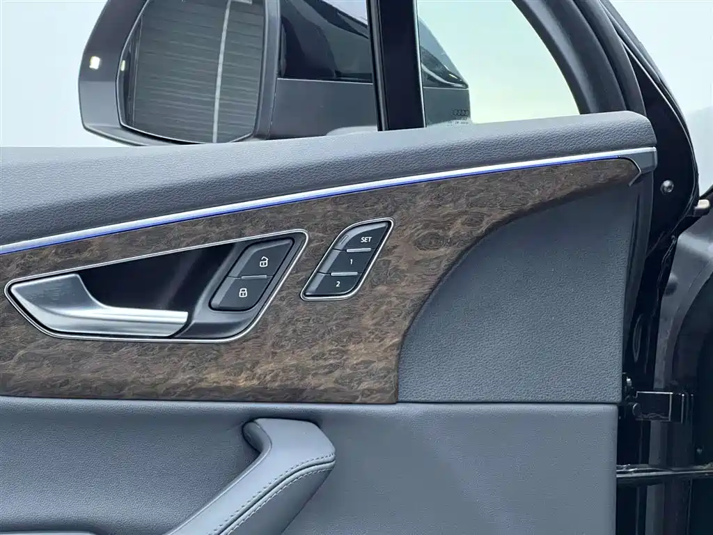 Audi Q7 2023 — фото 17
