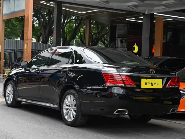 Toyota Crown 2014