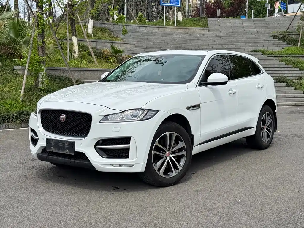 Jaguar F-PACE 2017 — фото 1