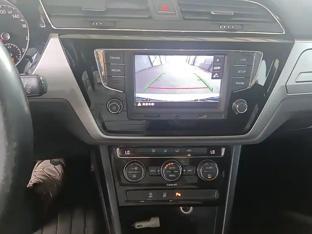 Volkswagen Touran 2017 — фото 13
