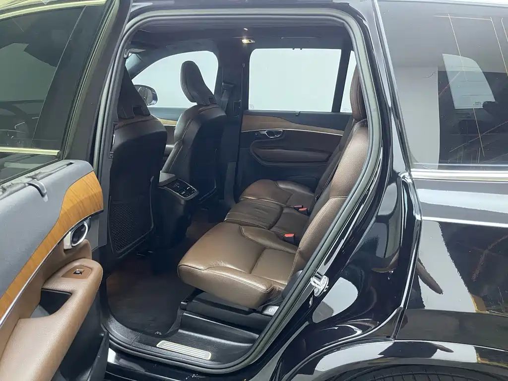 Volvo XC90 2023 — фото 14
