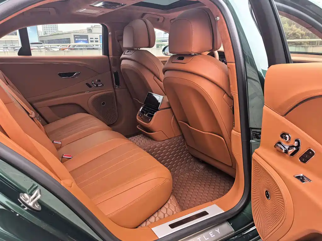 Bentley Flying Spur 2022 — фото 18