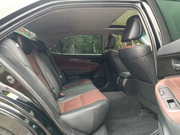 Toyota Crown 2018