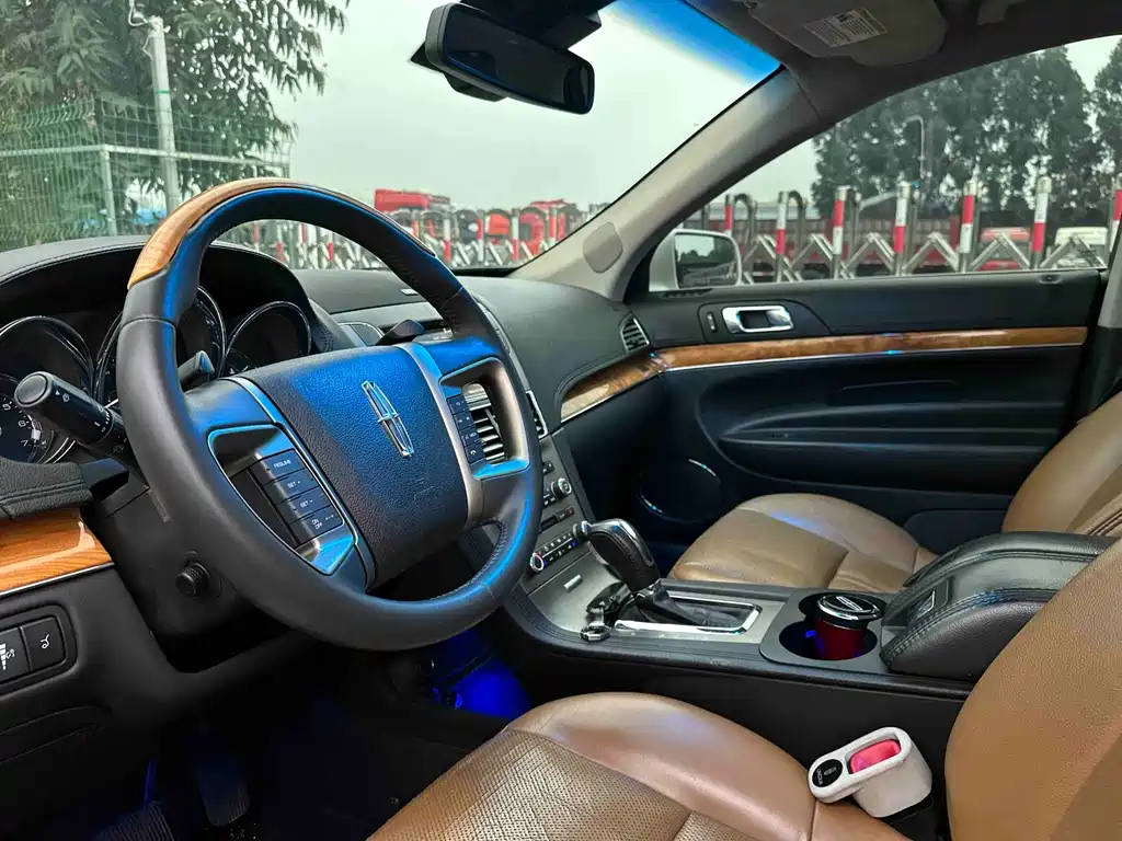 Lincoln MKT 2012 — фото 10