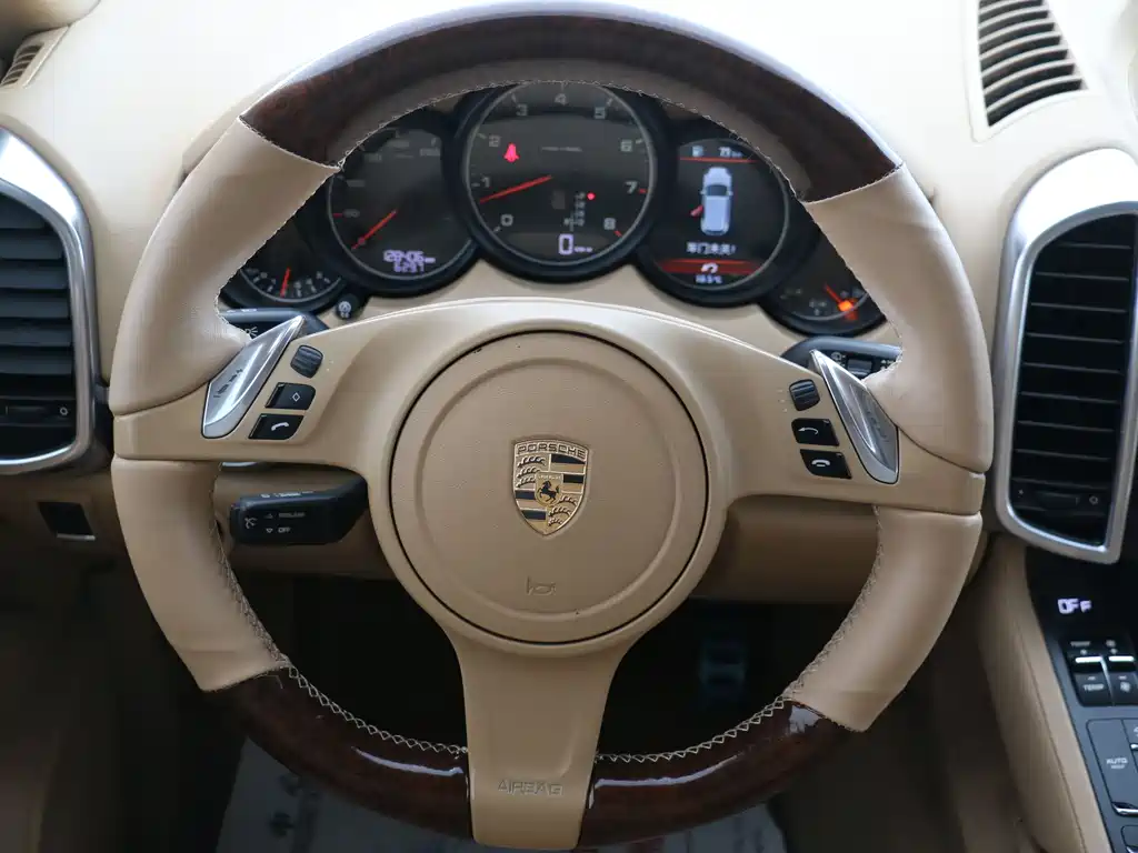 Porsche Cayenne 2013 — фото 10