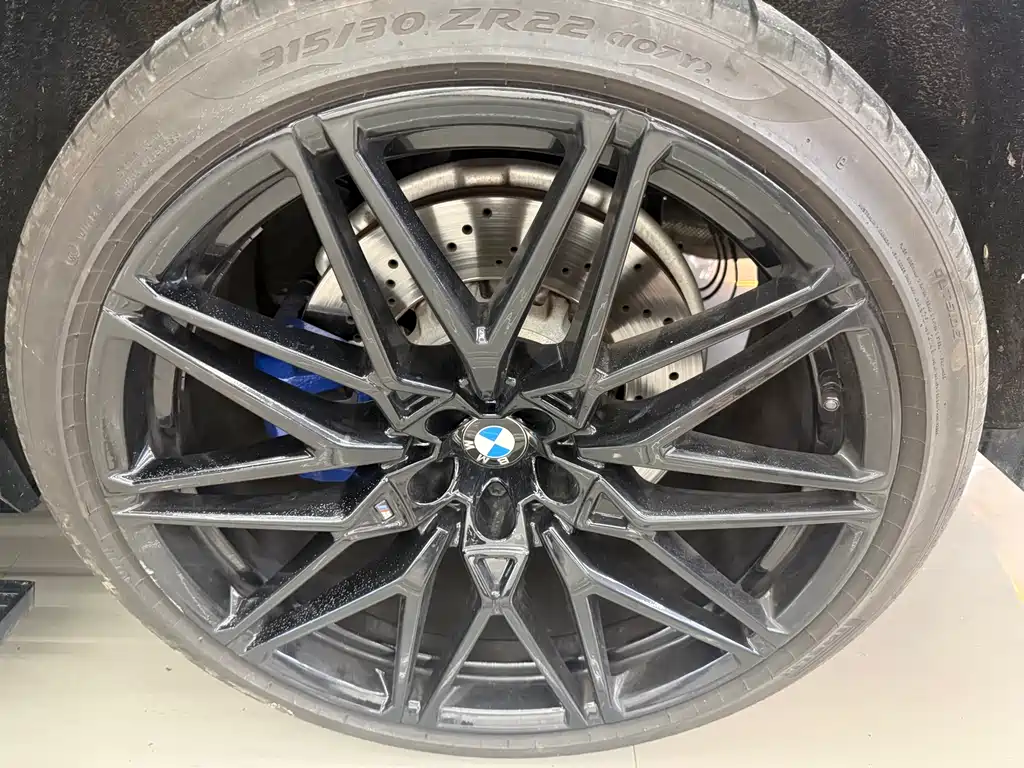 BMW X6 M 2023 — фото 15