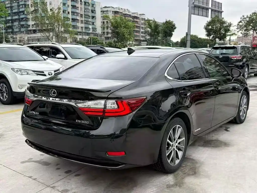 Lexus ES 2017 — фото 6