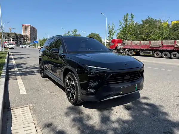 NIO ES8 2021