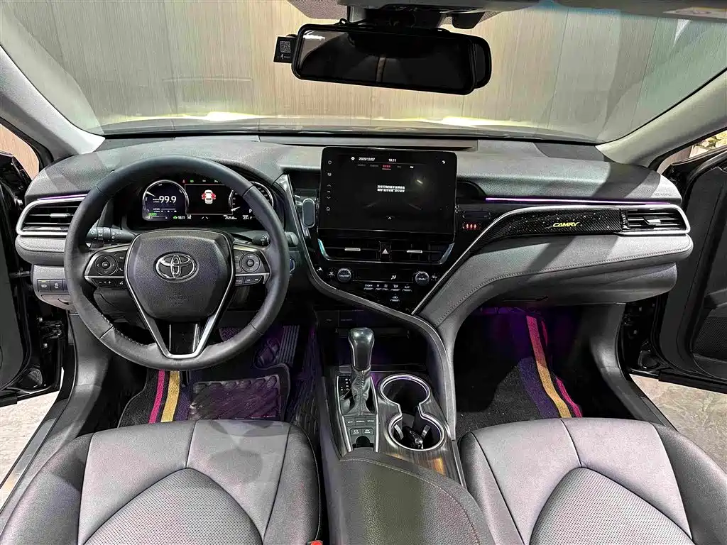 Toyota Camry 2022 — фото 8