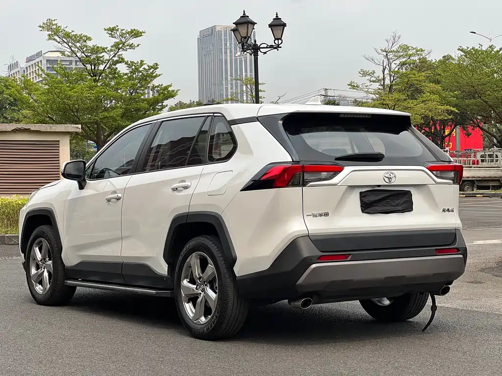 Toyota RAV4 2022 — фото 4