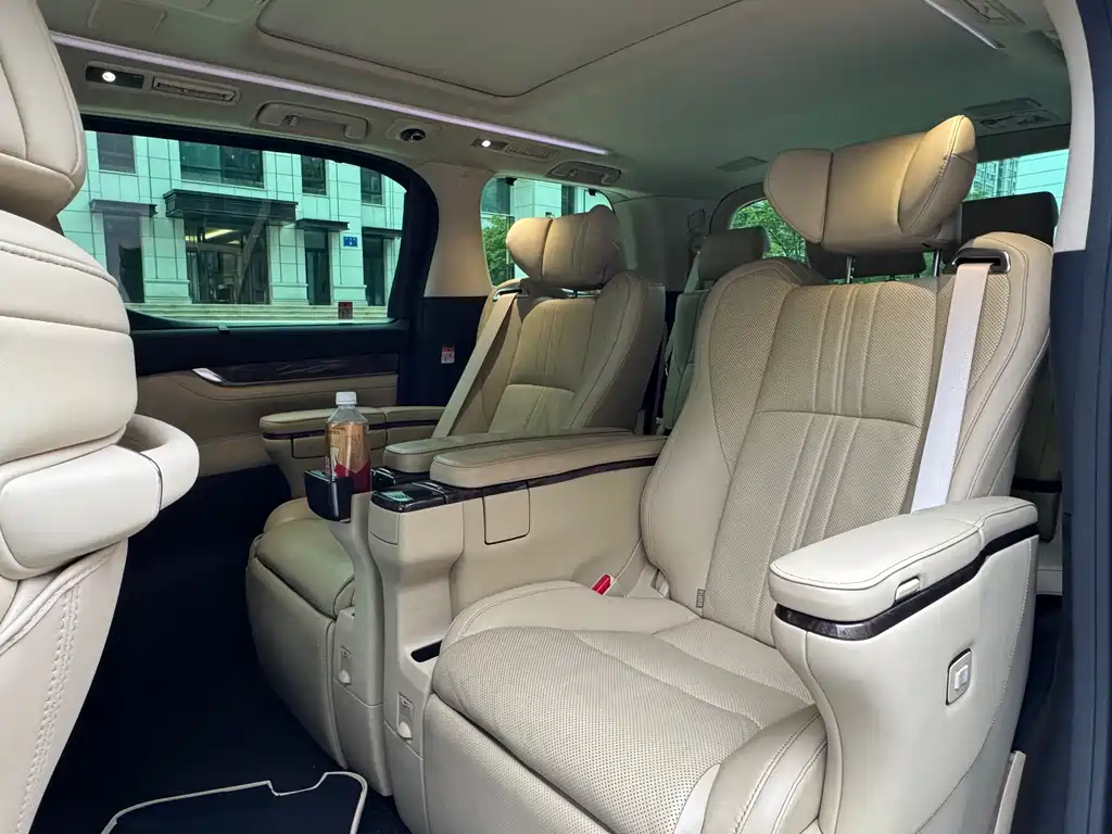 Toyota Vellfire 2023 — фото 6