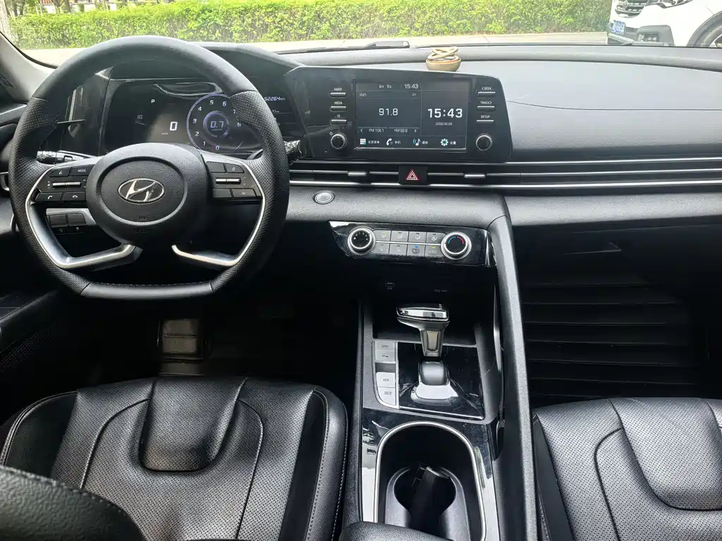 Hyundai Elantra 2022 — фото 16