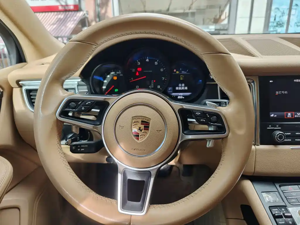 Porsche Macan 2016 — фото 11