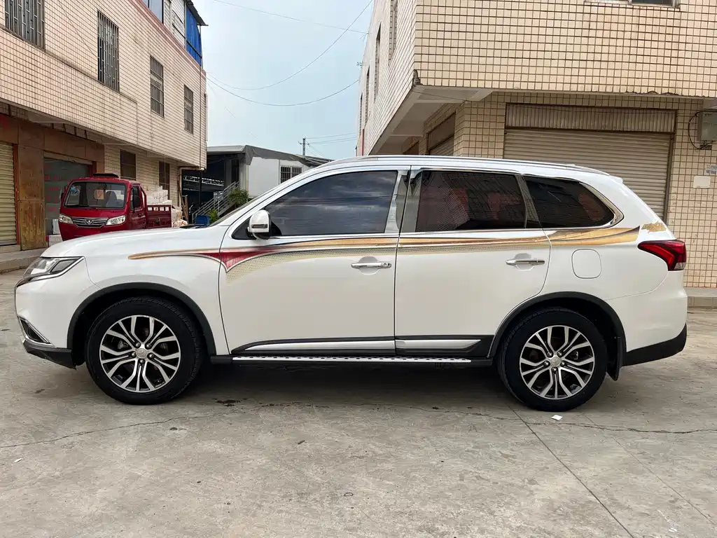 Mitsubishi Outlander 2018 — фото 7