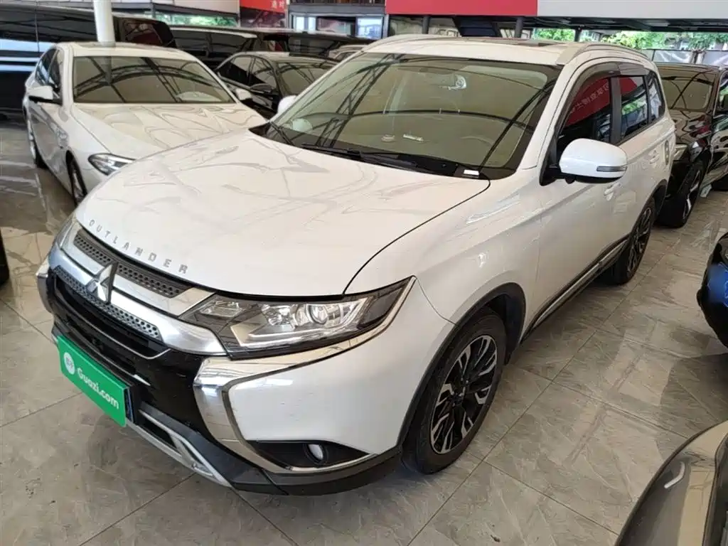Mitsubishi Outlander 2019 — фото 2