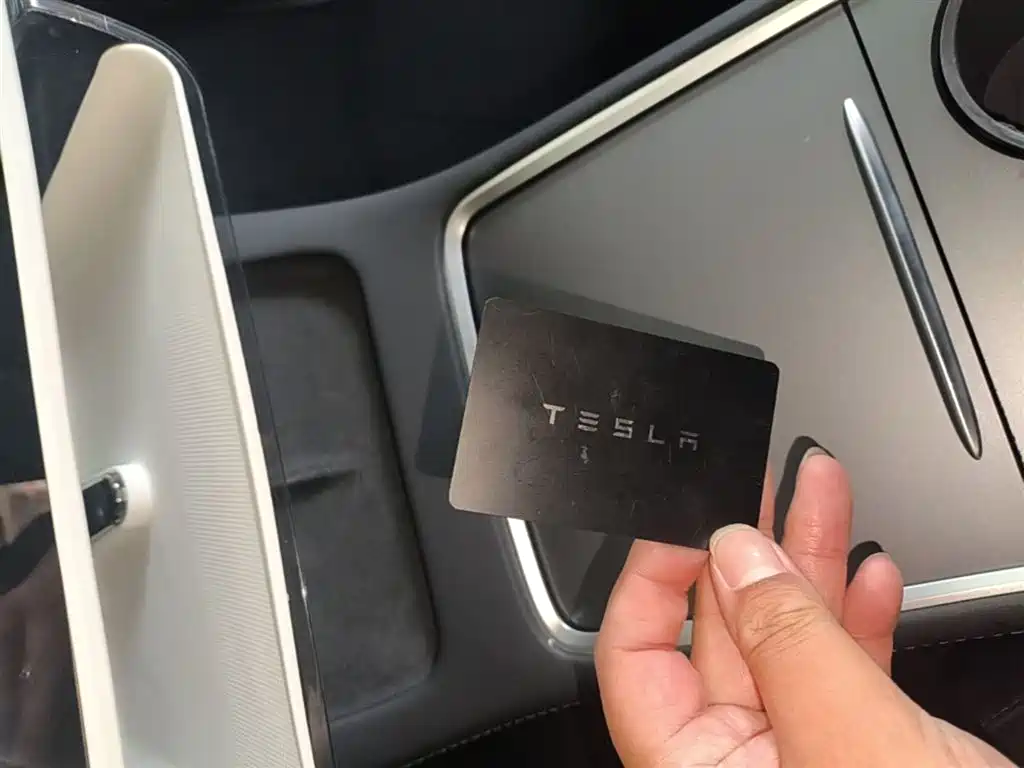 Tesla Model 3 2022 — фото 9