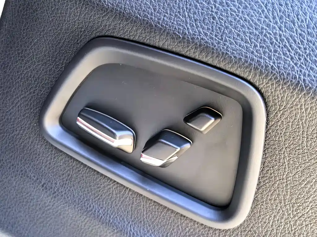 BMW 5 Series 2017 — фото 16