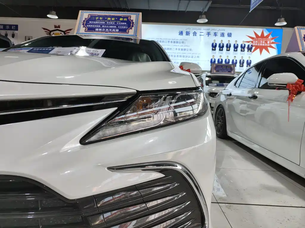 Toyota Camry 2023 — фото 16