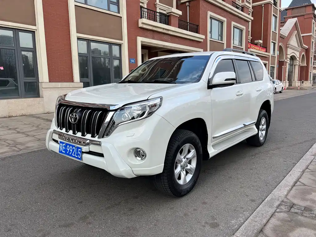 Toyota Prado 2015 — фото 1