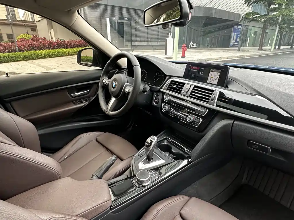 BMW 3 Series 2019 — фото 13