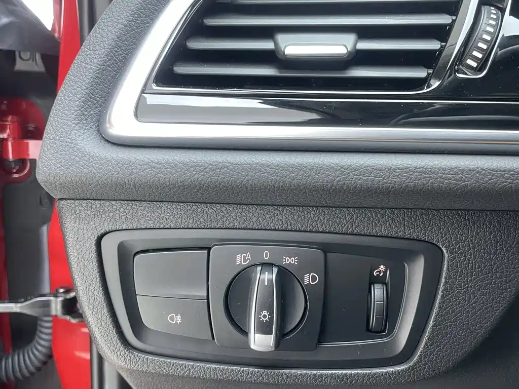 BMW 1 Series 2023 — фото 16