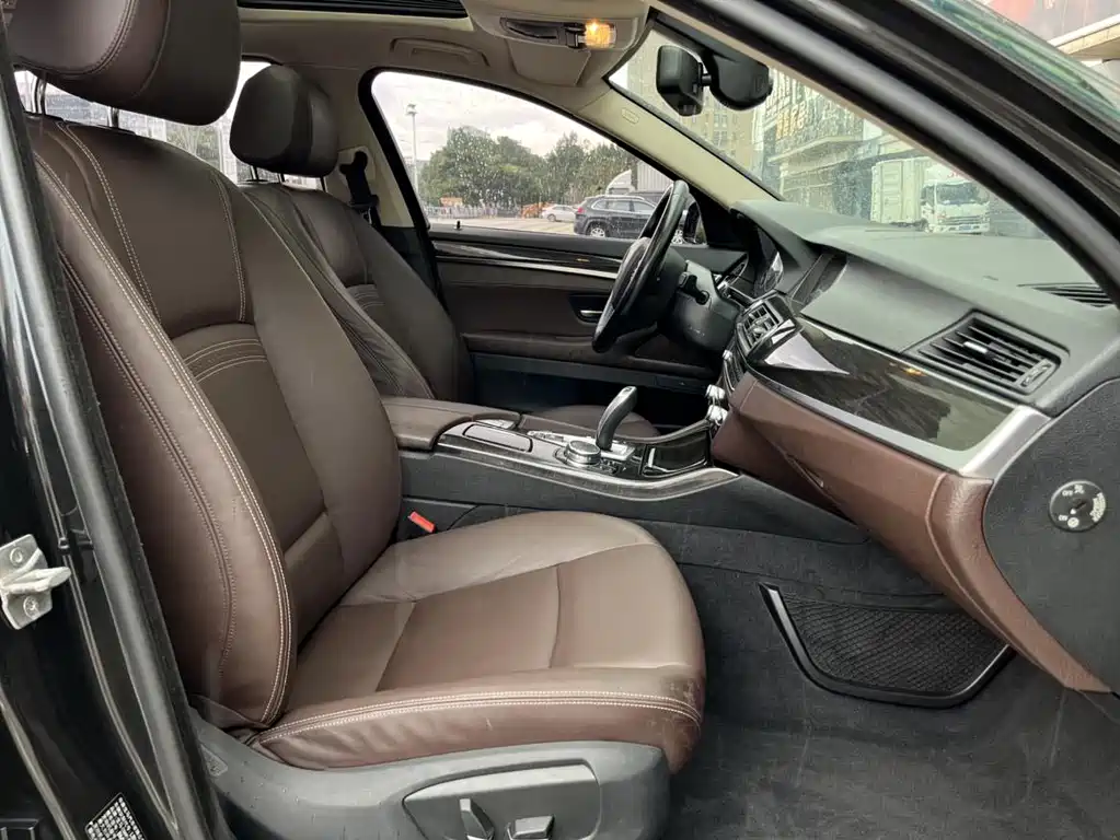 BMW 5 Series 2015 — фото 9