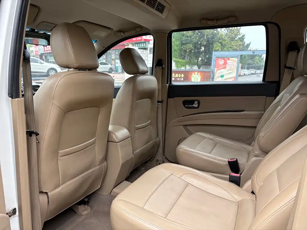 Wuling Hongguang 2014