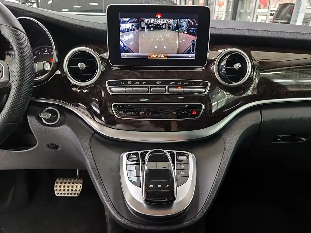 Mercedes-Benz V-Class 2019 — фото 12