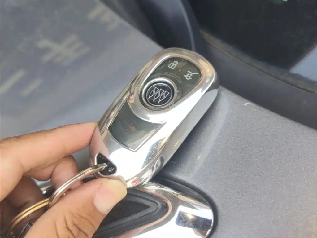 Buick Envision Plus 2017 — фото 9