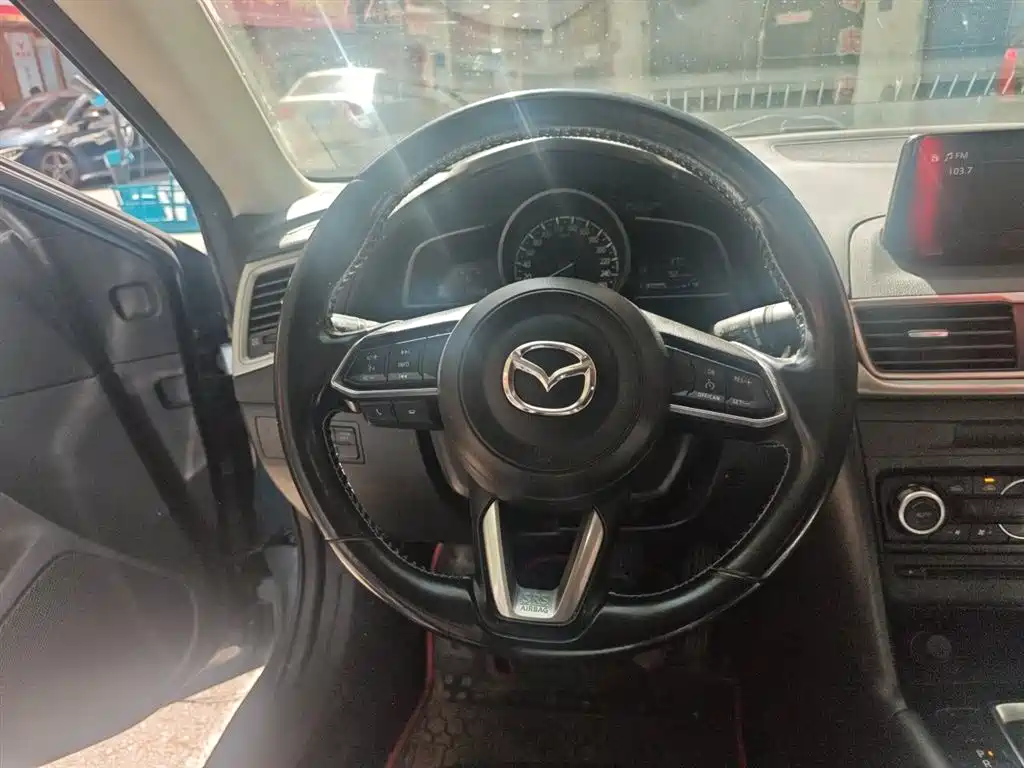Mazda 3 Axela 2017 — фото 3