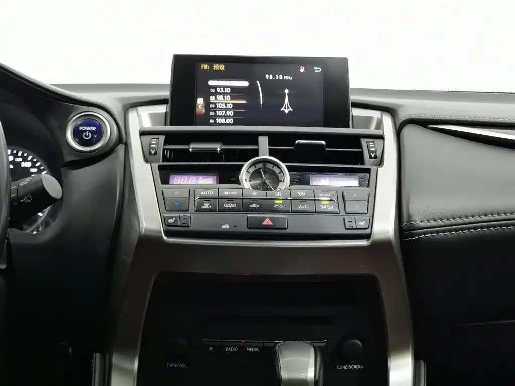Lexus NX 2016 — фото 12
