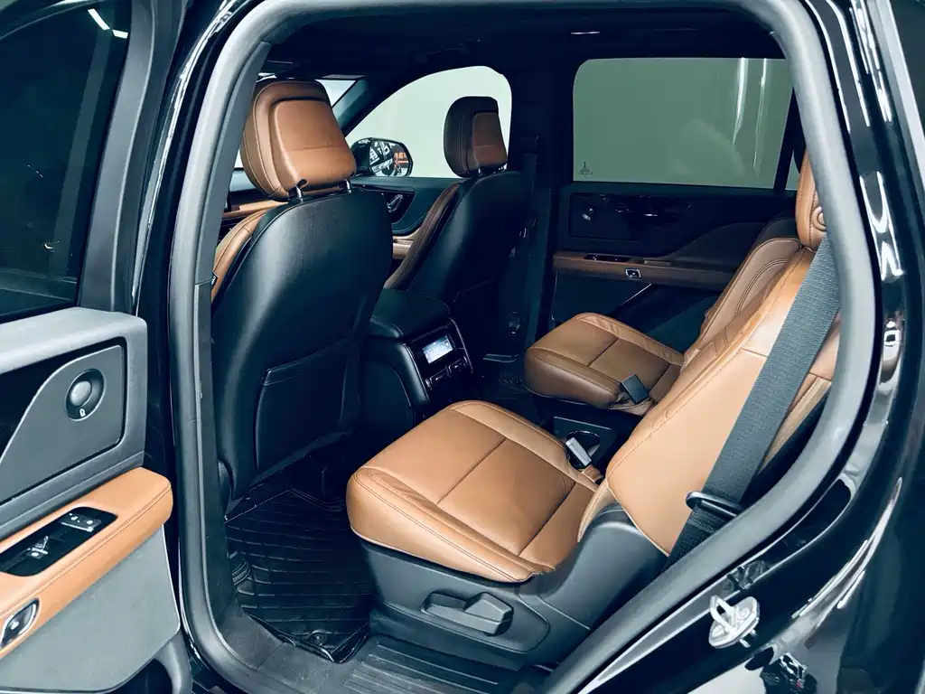 Lincoln Aviator 2022 — фото 10