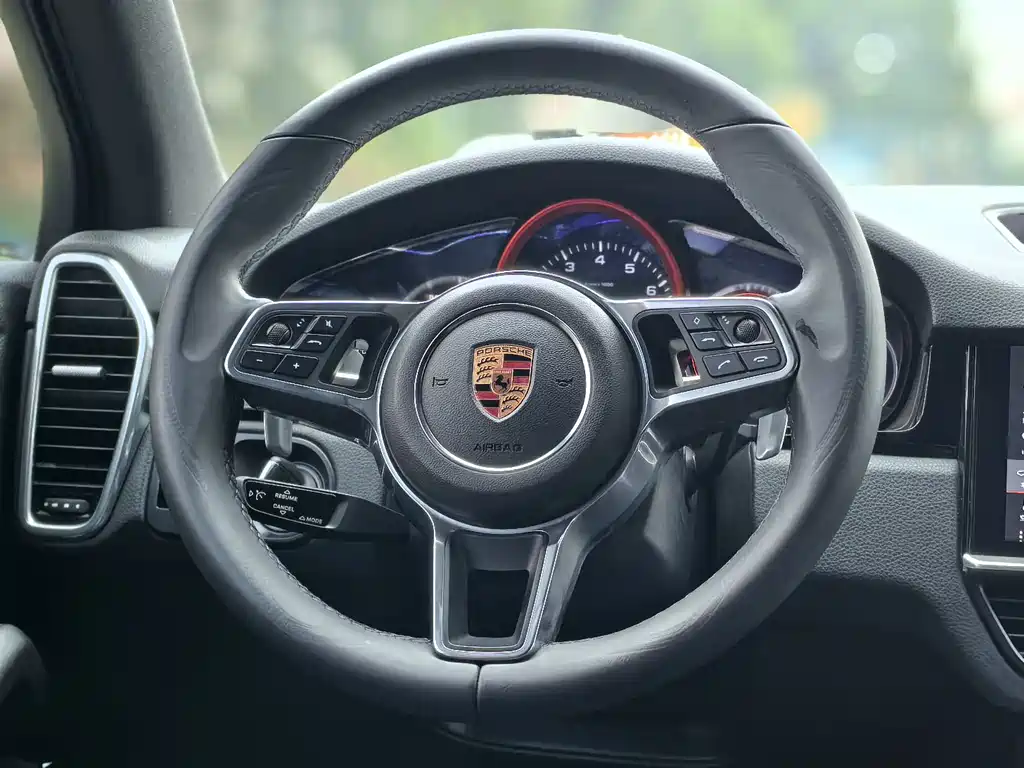 Porsche Cayenne 2018 — фото 11