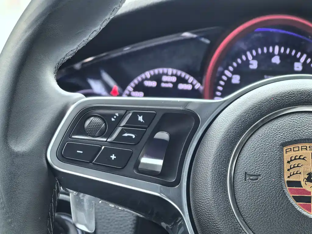 Porsche Cayenne 2018 — фото 17