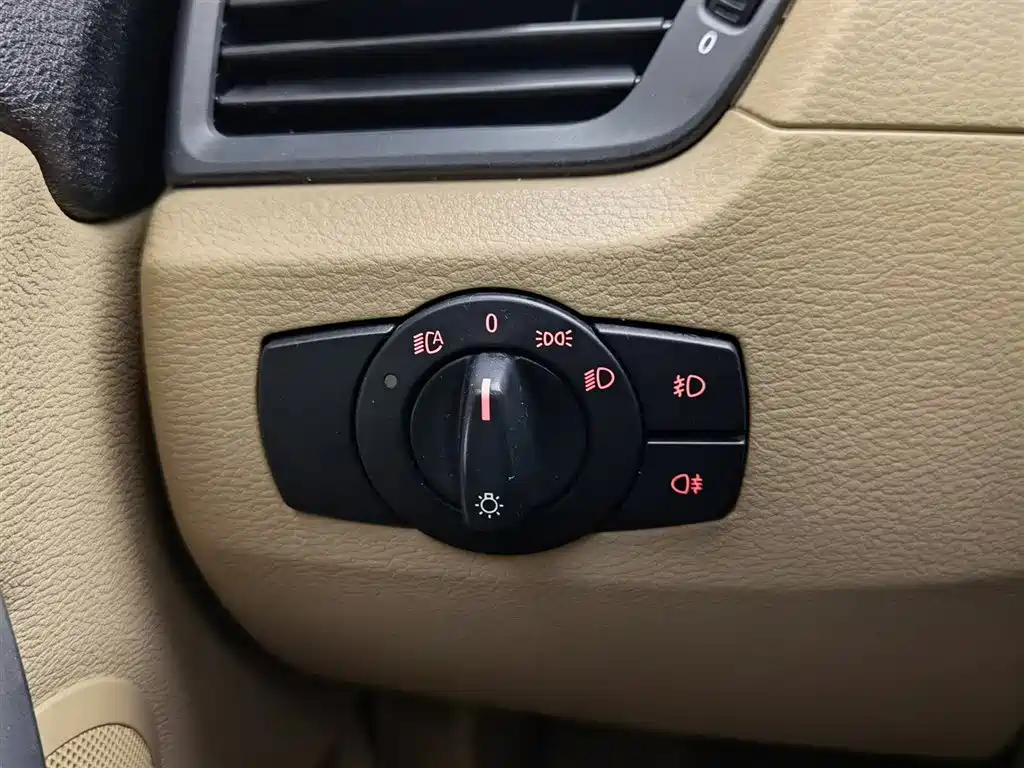 BMW X1 2012 — фото 21