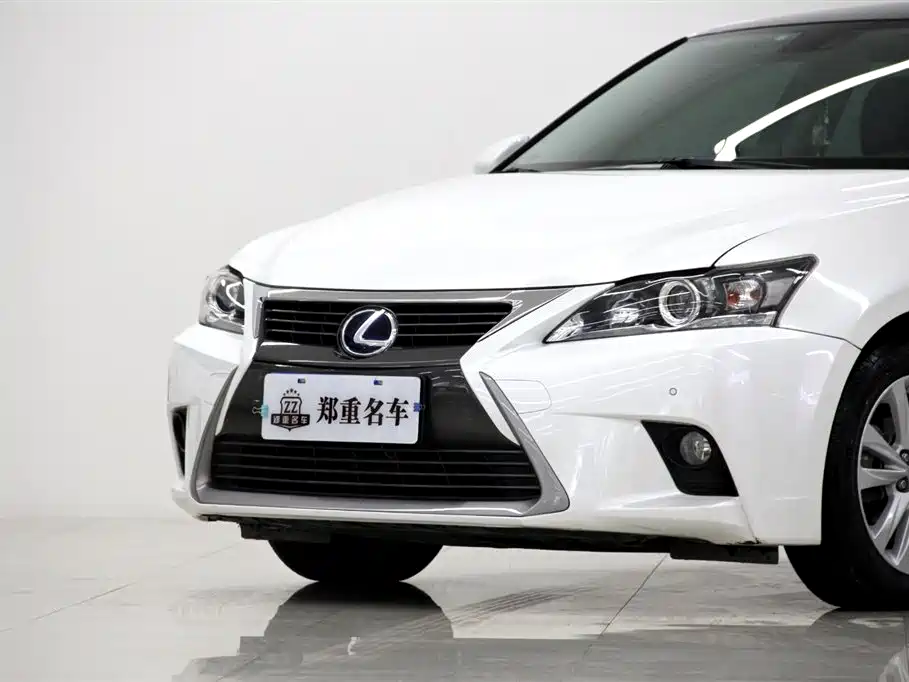 Lexus CT 2017 — фото 24