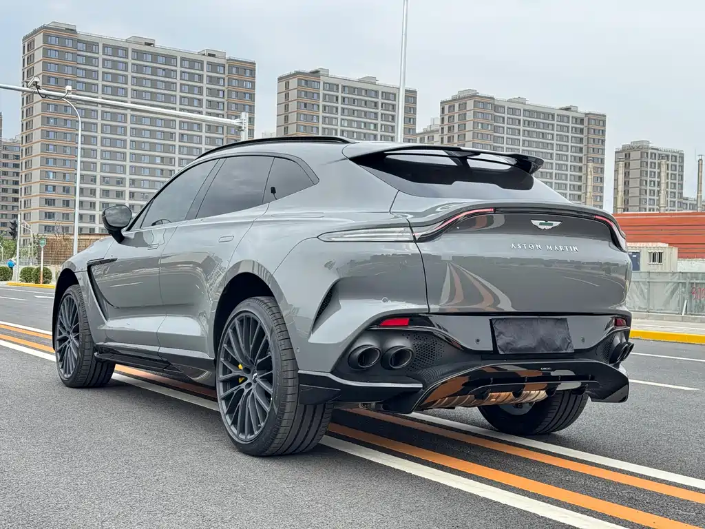 Aston Martin DBX 2026 — фото 7