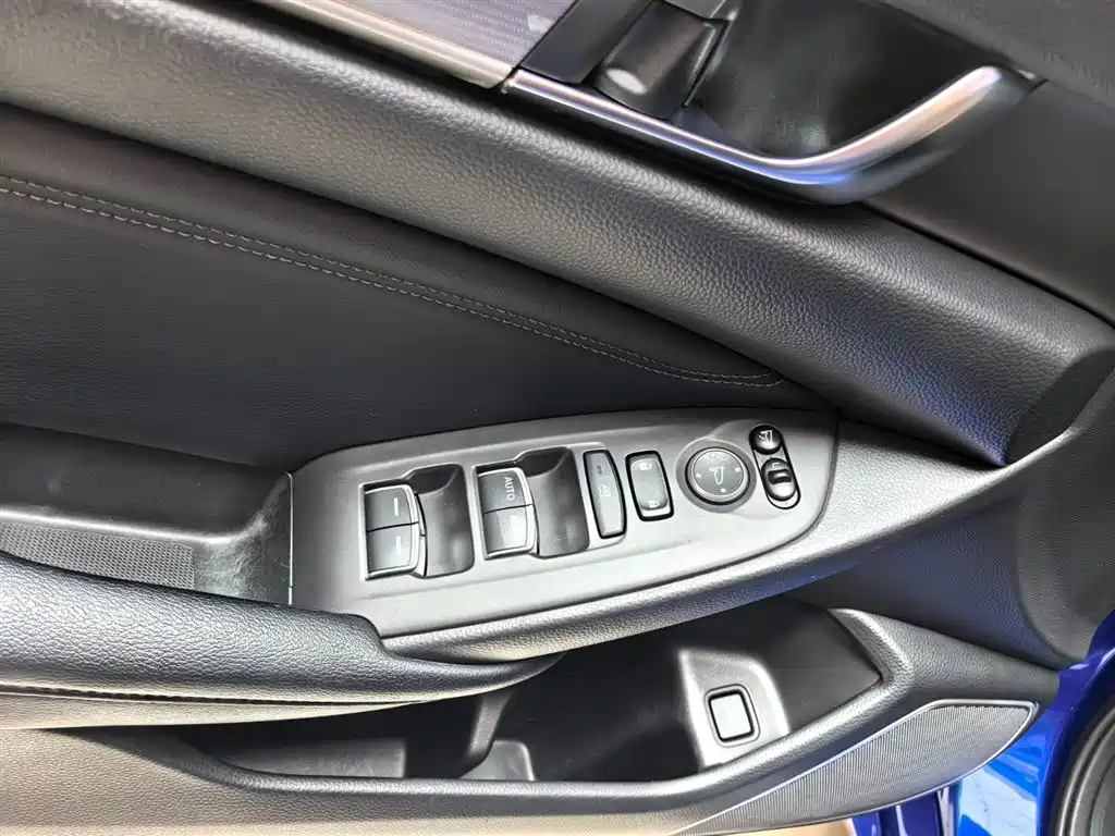 Honda Accord 2018 — фото 16