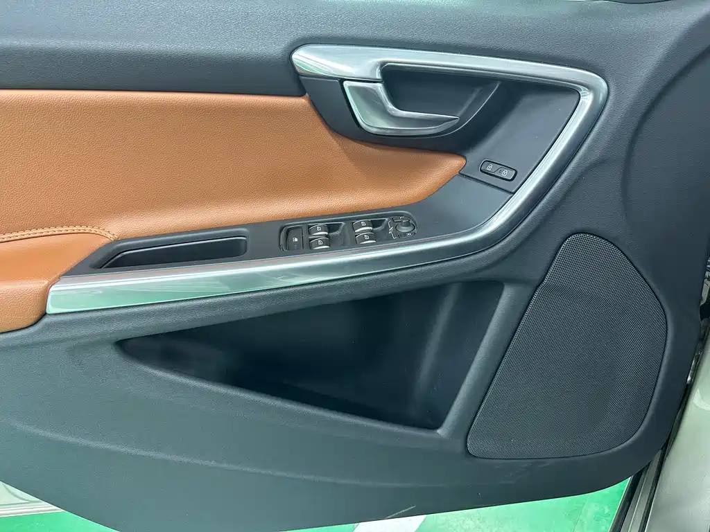 Volvo S60 2017 — фото 21