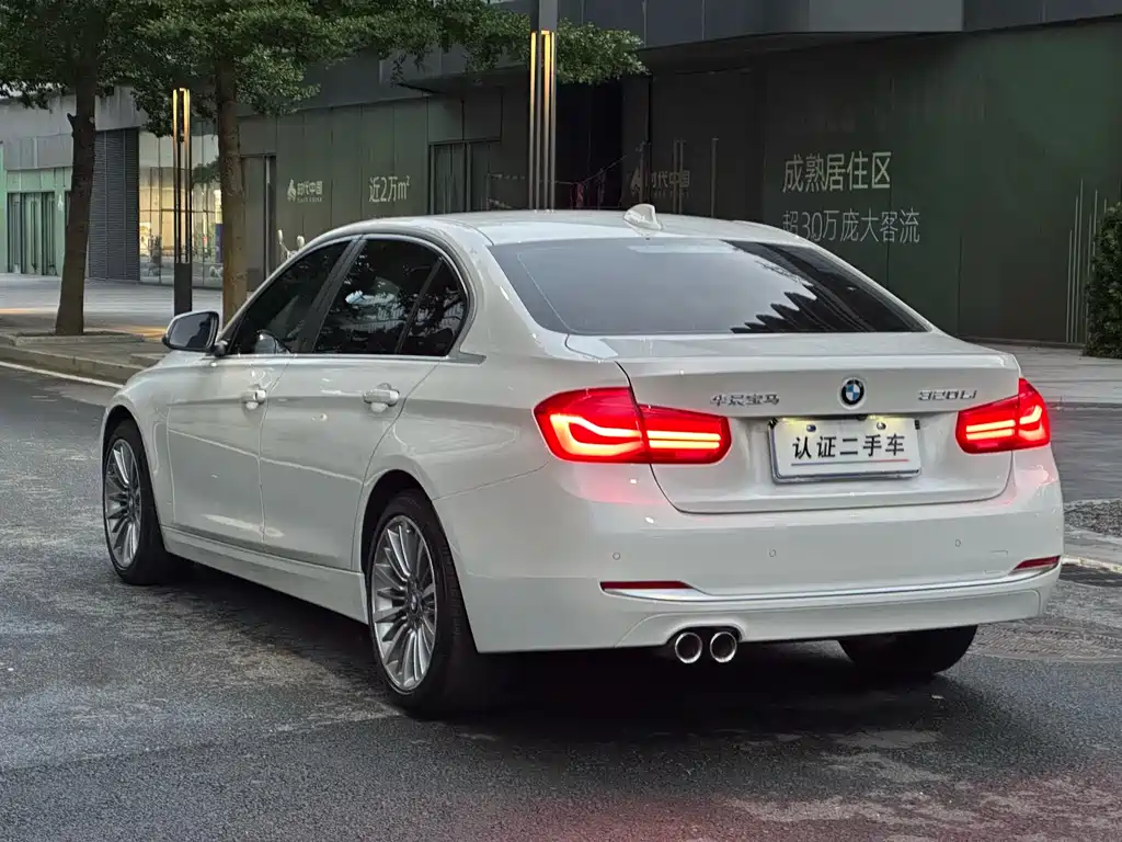 BMW 3 Series 2019 — фото 26