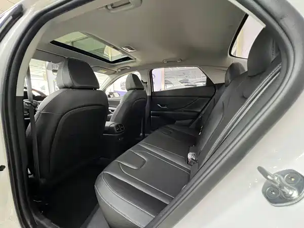 Hyundai Elantra 2023