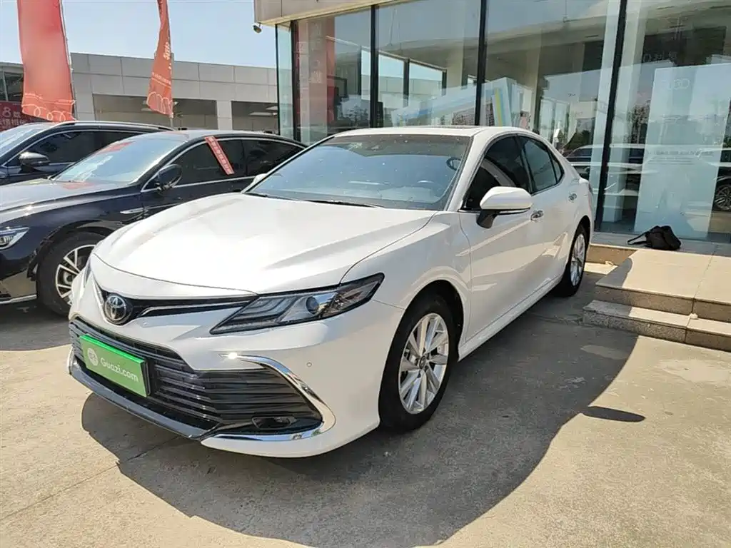 Toyota Camry 2022 — фото 2